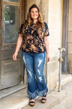 HIGH RISE MID-WASH CROPPED FLARED DENIM JEANS W/FRINGE