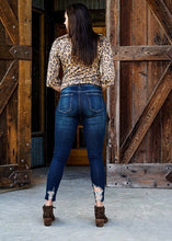 Load image into Gallery viewer, TEA STAIN WASH SKINNY DISTRESSED HEM JEANS