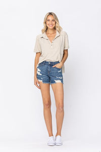 MID-RISE DESTROYED CUT-OFF SHORTS