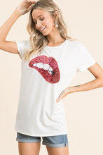 Load image into Gallery viewer, IVORY SHORT SLEEVE TOP WITH SEQUINS LIP PATCH