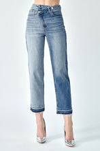 Load image into Gallery viewer, HIGH-RISE CROSSOVER TWO TONE JEANS