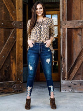 Load image into Gallery viewer, TEA STAIN WASH SKINNY DISTRESSED HEM JEANS