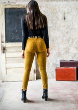 Load image into Gallery viewer, MID RISE SKINNY CORDUROY PANTS