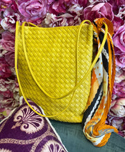 Load image into Gallery viewer, Basket Weave Designed Handbag