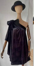 Load image into Gallery viewer, One Shoulder Velvet Dress