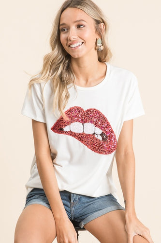 IVORY SHORT SLEEVE TOP WITH SEQUINS LIP PATCH