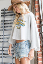 Load image into Gallery viewer, Hi-low Hem Graphic Cropped Top