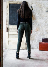 Load image into Gallery viewer, MID RISE SKINNY CORDUROY PANTS