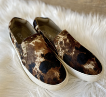 Load image into Gallery viewer, COWHIDE LEATHER PINE TOP MULTI COW PRINT SLIP ON TENNIS SHOE