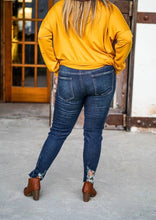 Load image into Gallery viewer, TEA STAIN WASH SKINNY DISTRESSED HEM JEANS