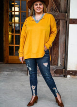 Load image into Gallery viewer, TEA STAIN WASH SKINNY DISTRESSED HEM JEANS