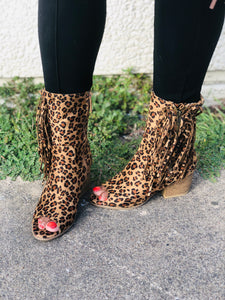 LEOPARD SIDE FRINGE ANKLE BOOTS