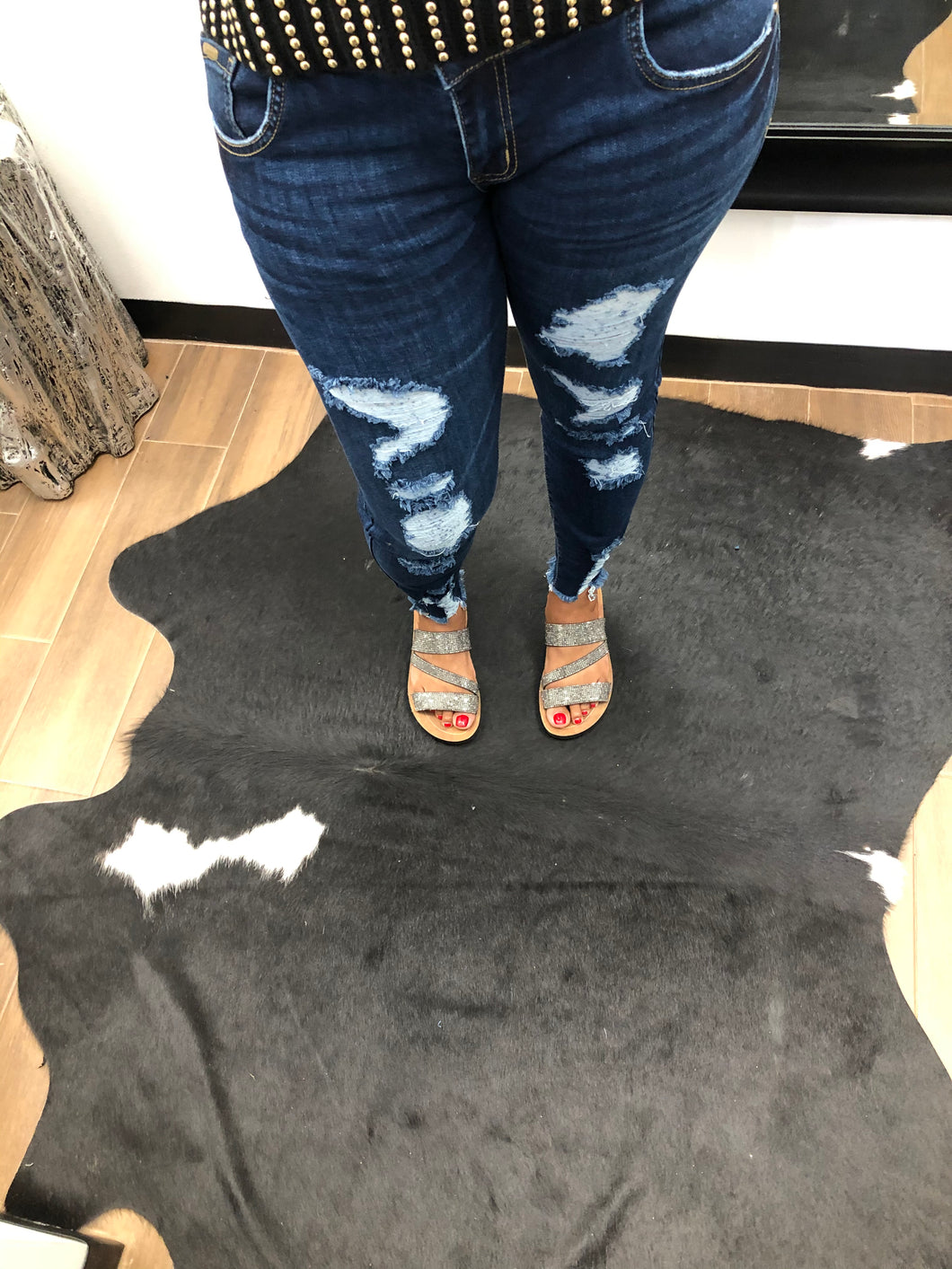 HIGH WAISTED DISTRESSED JEANS